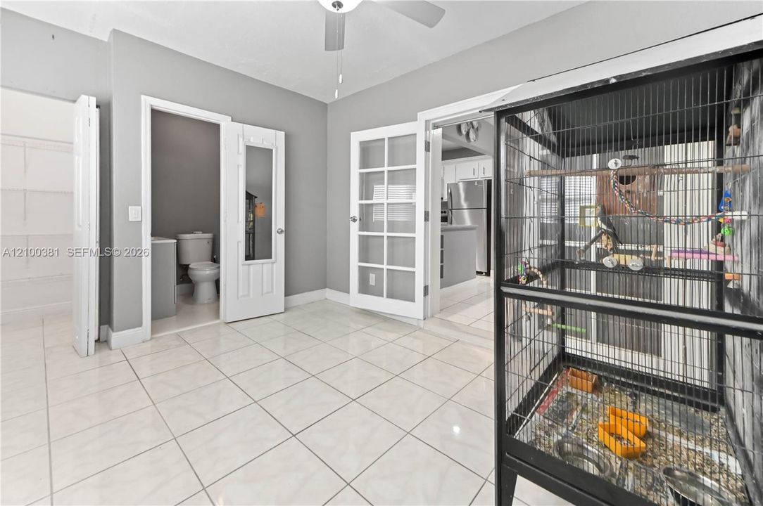 For Sale: $350,000 (2 beds, 1 baths, 1082 Square Feet)