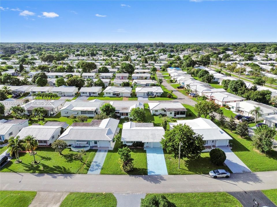 For Sale: $350,000 (2 beds, 1 baths, 1082 Square Feet)