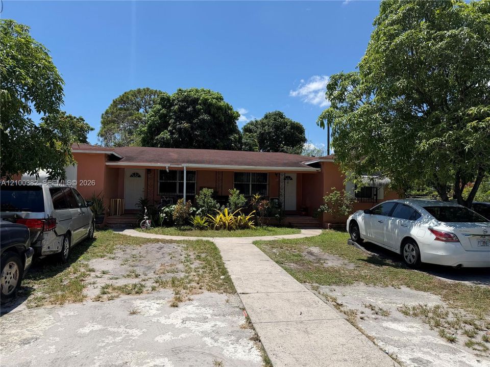En Venta: $650,000 (4 camas, 2 baños, 1716 Pies cuadrados)