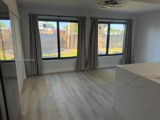 На продажу: $549,900 (4 спален, 2 ванн, 1532 Квадратных фут)
