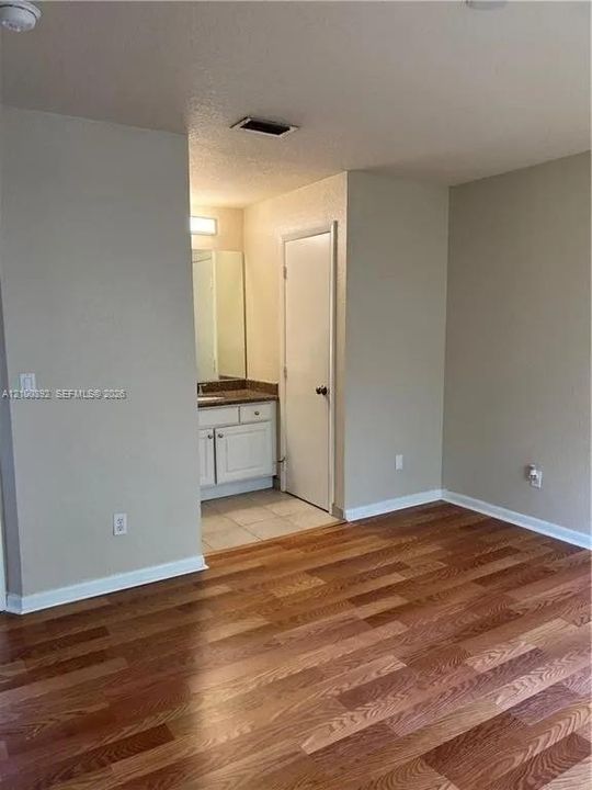 В аренду: $2,000 (2 спален, 2 ванн, 906 Квадратных фут)