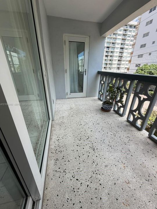 На продажу: $329,000 (1 спален, 1 ванн, 841 Квадратных фут)
