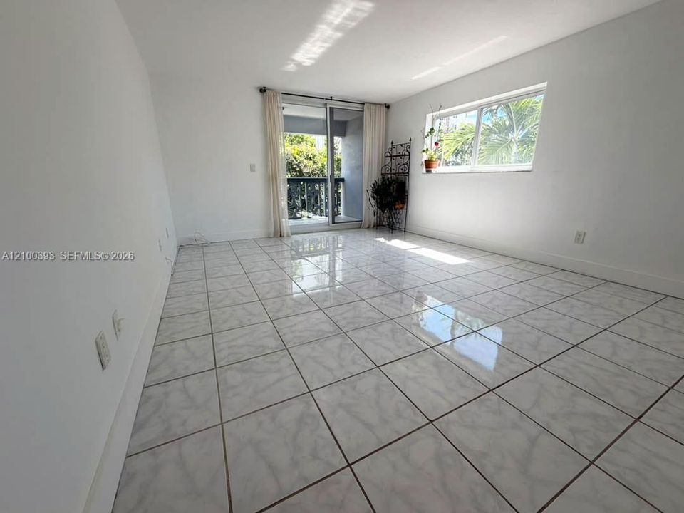 На продажу: $329,000 (1 спален, 1 ванн, 841 Квадратных фут)