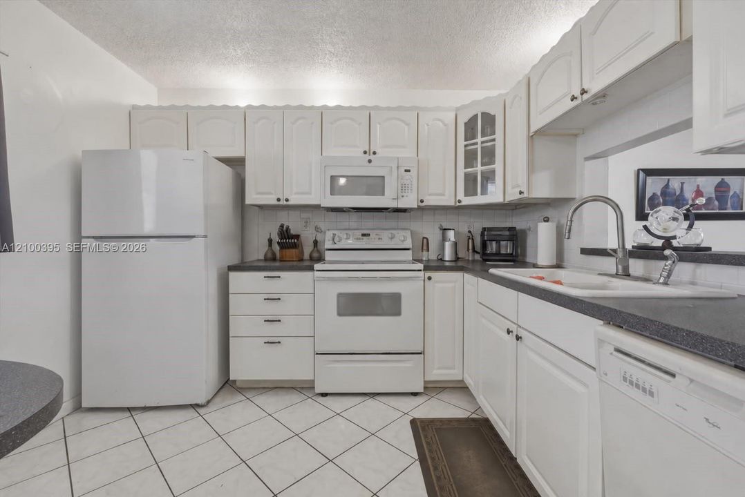 В аренду: $1,600 (1 спален, 1 ванн, 830 Квадратных фут)