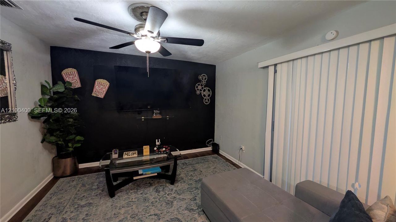 В аренду: $2,450 (2 спален, 1 ванн, 873 Квадратных фут)