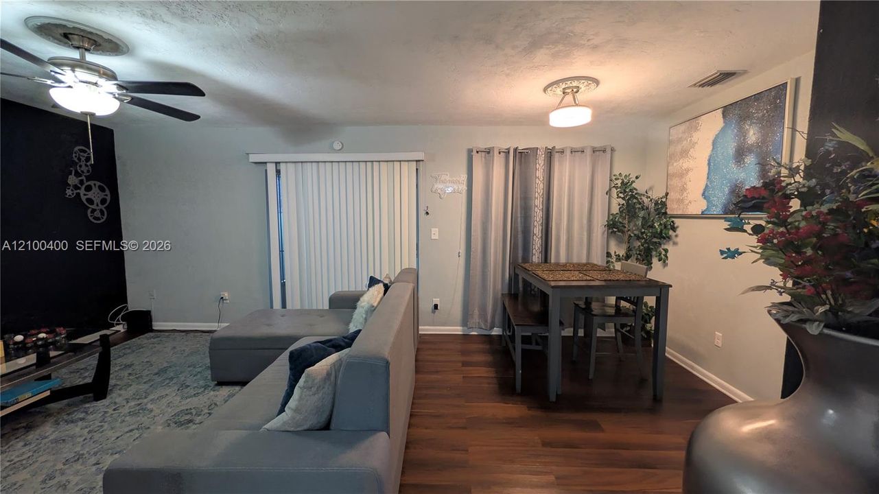 В аренду: $2,450 (2 спален, 1 ванн, 873 Квадратных фут)