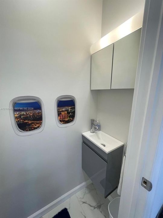 1/2 Bathroom