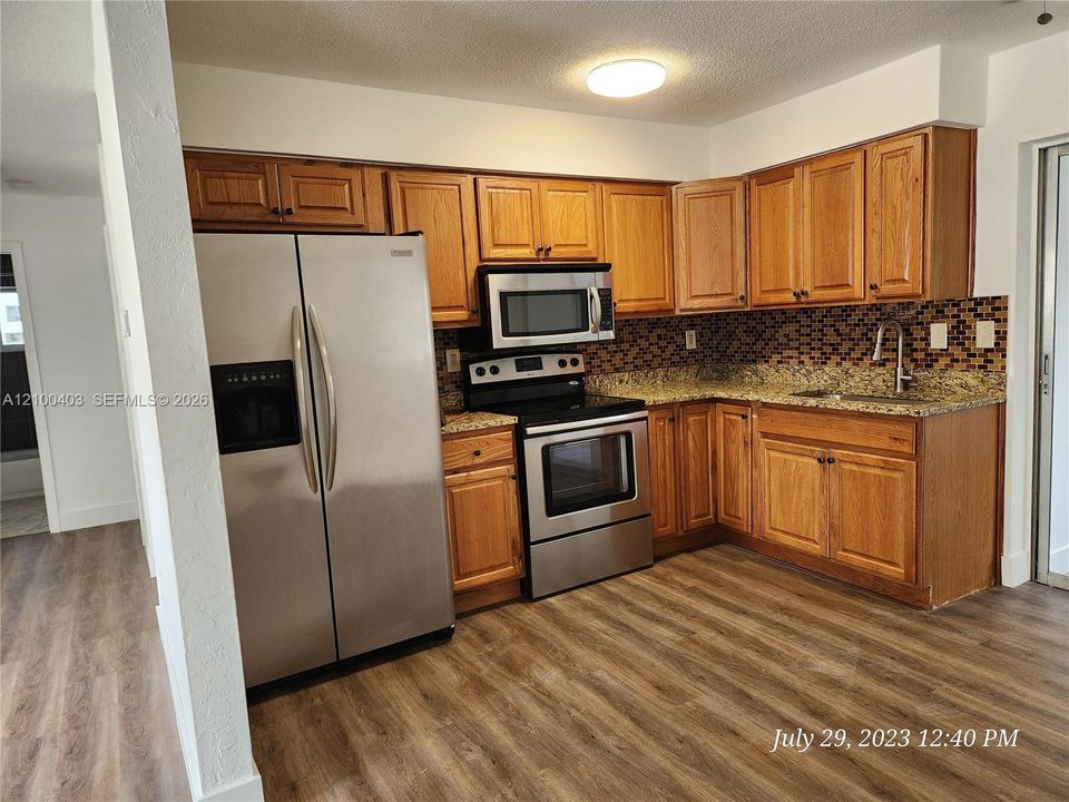 В аренду: $3,350 (3 спален, 2 ванн, 1342 Квадратных фут)