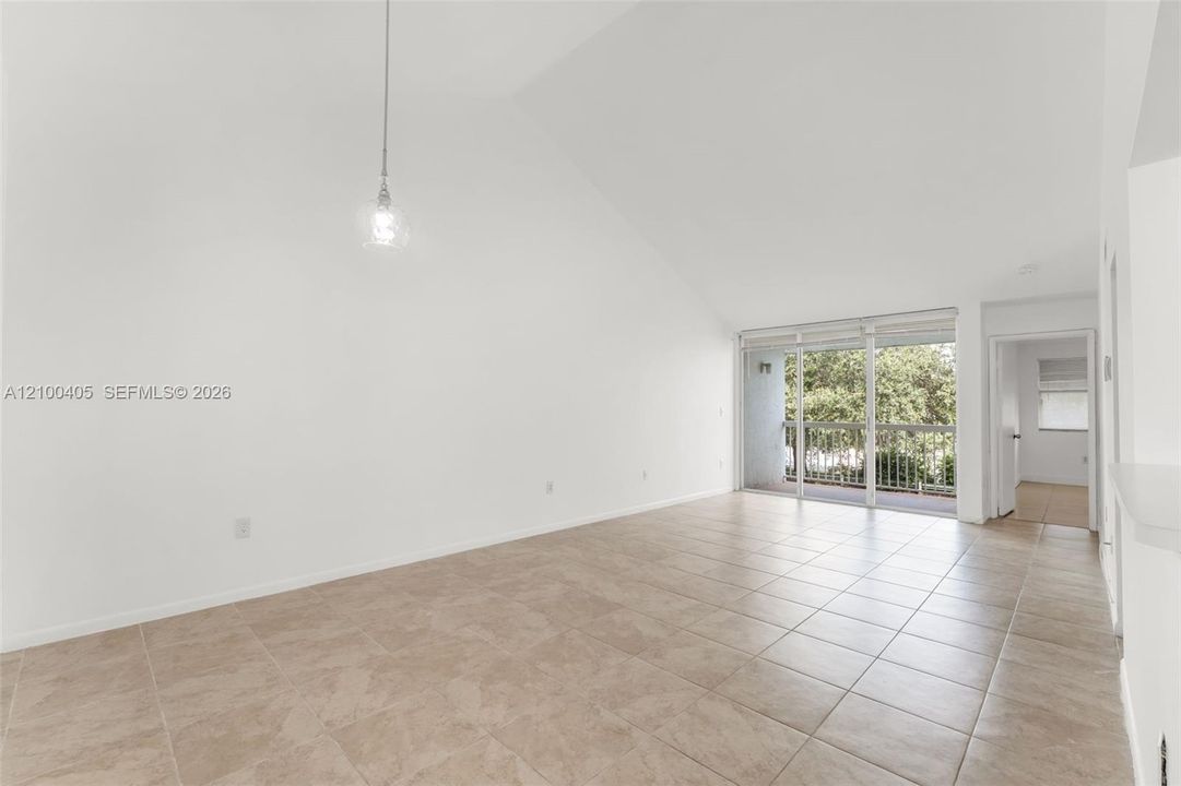 В аренду: $2,650 (2 спален, 2 ванн, 1128 Квадратных фут)