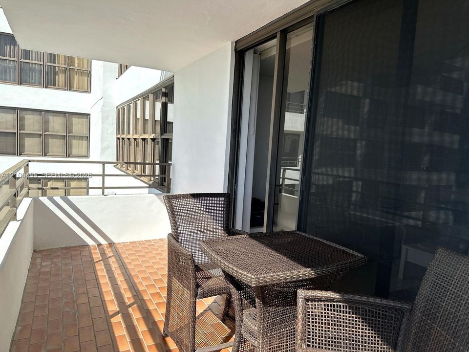For Sale: $425,000 (2 beds, 2 baths, 1280 Square Feet)