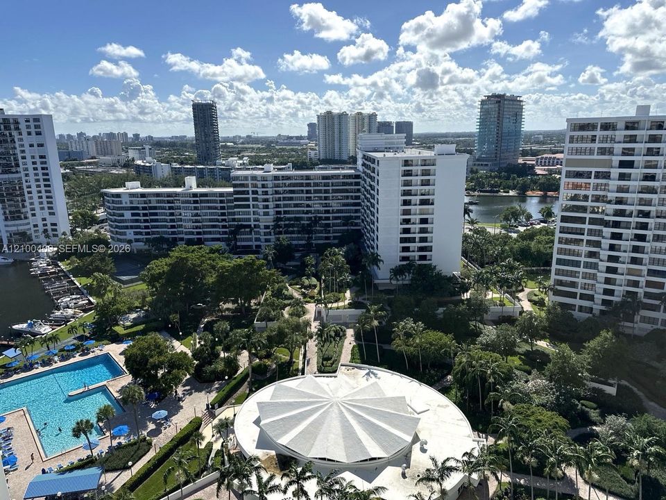 For Sale: $425,000 (2 beds, 2 baths, 1280 Square Feet)
