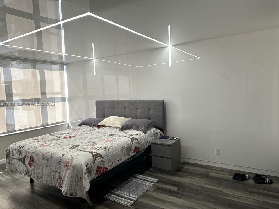 For Sale: $425,000 (2 beds, 2 baths, 1280 Square Feet)