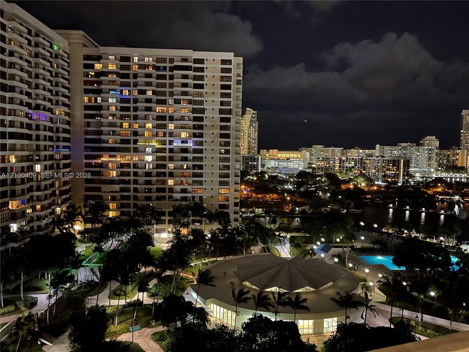 For Sale: $425,000 (2 beds, 2 baths, 1280 Square Feet)