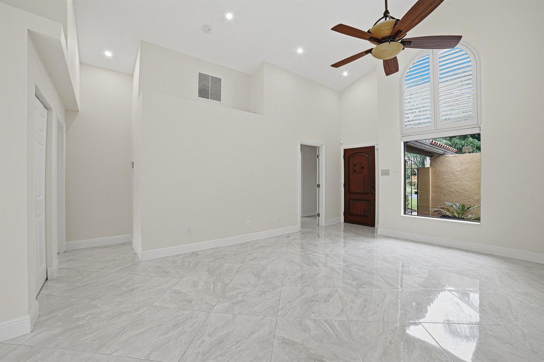 18-Livingroom-C