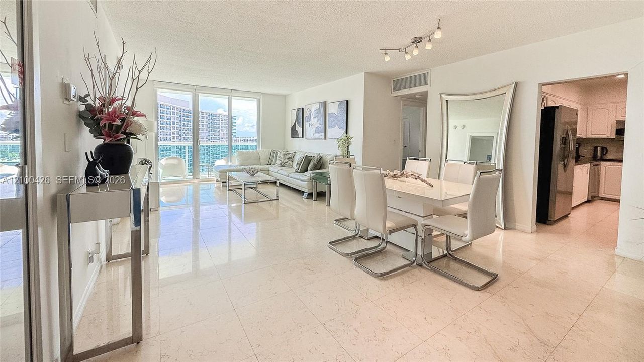 For Sale: $615,000 (2 beds, 2 baths, 1176 Square Feet)