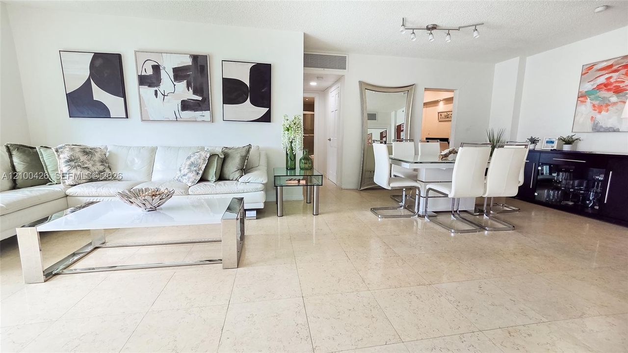 For Sale: $615,000 (2 beds, 2 baths, 1176 Square Feet)