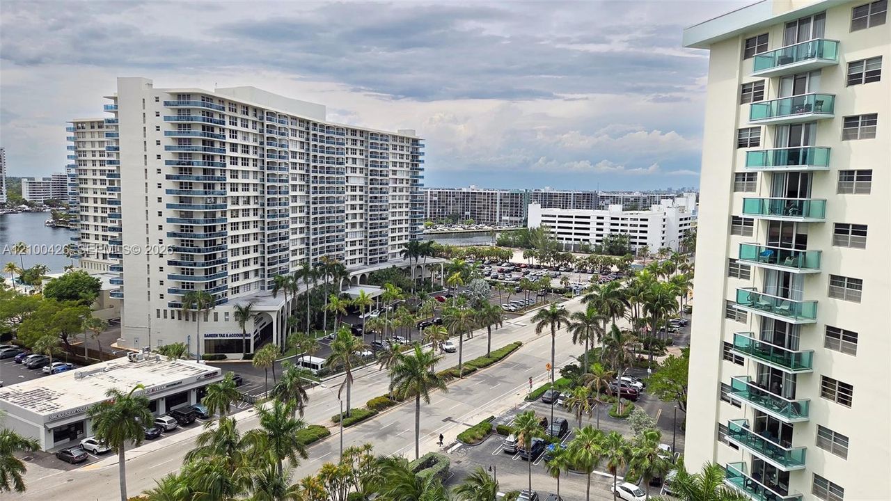 For Sale: $615,000 (2 beds, 2 baths, 1176 Square Feet)