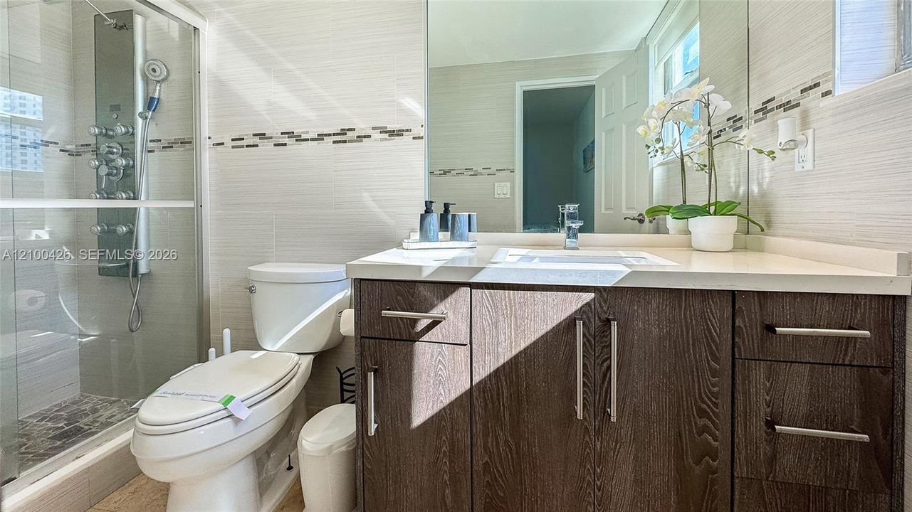 For Sale: $615,000 (2 beds, 2 baths, 1176 Square Feet)