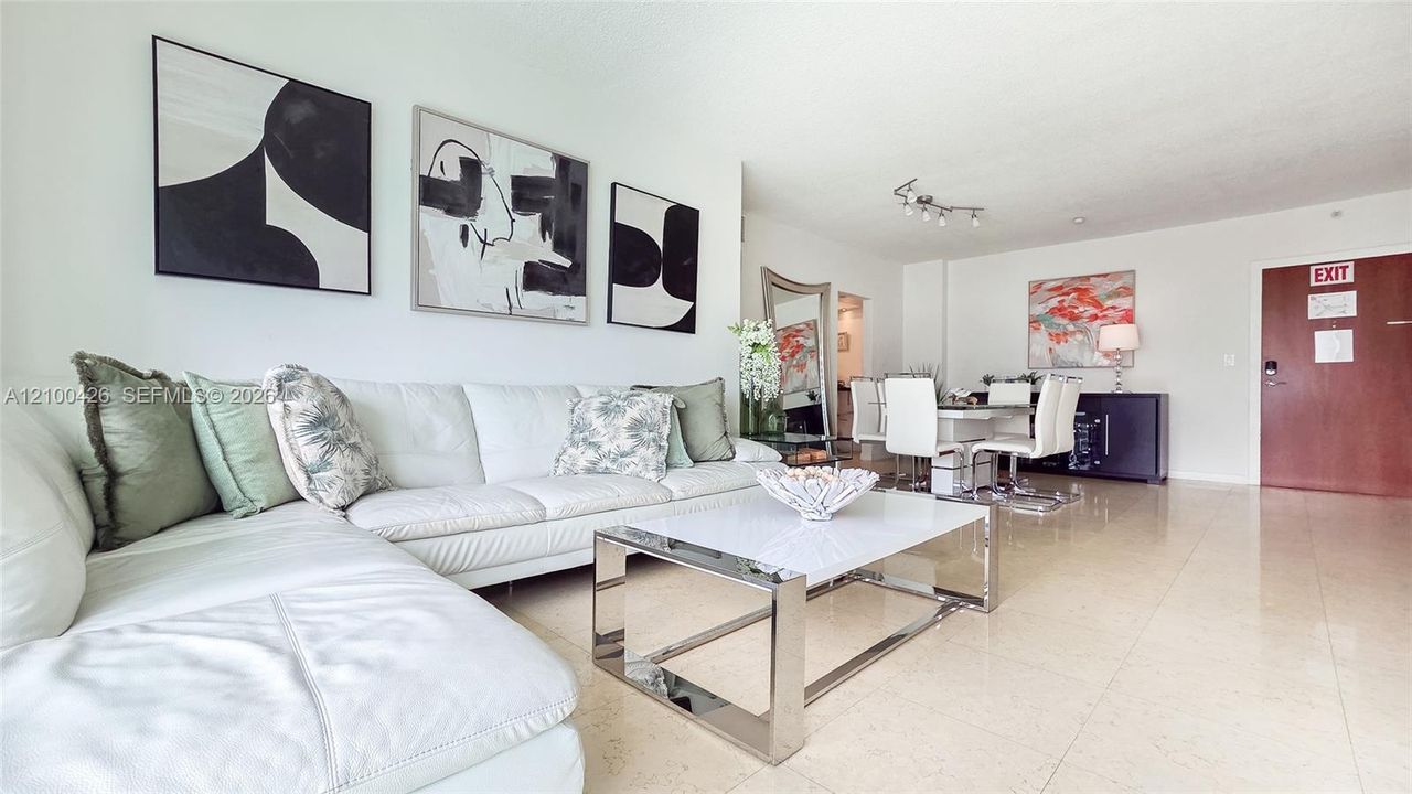 For Sale: $615,000 (2 beds, 2 baths, 1176 Square Feet)