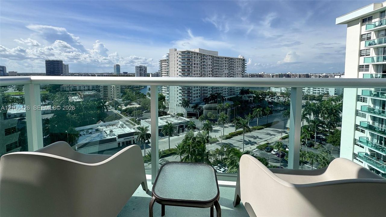 For Sale: $615,000 (2 beds, 2 baths, 1176 Square Feet)