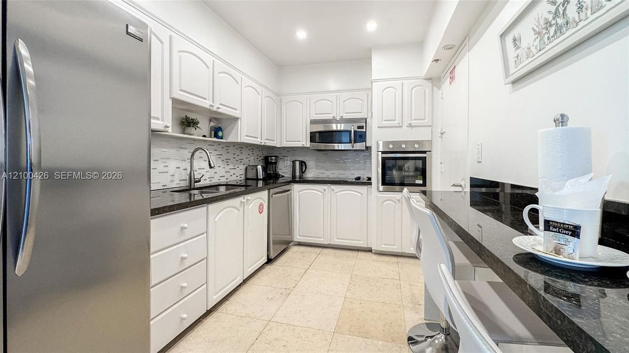 For Sale: $615,000 (2 beds, 2 baths, 1176 Square Feet)