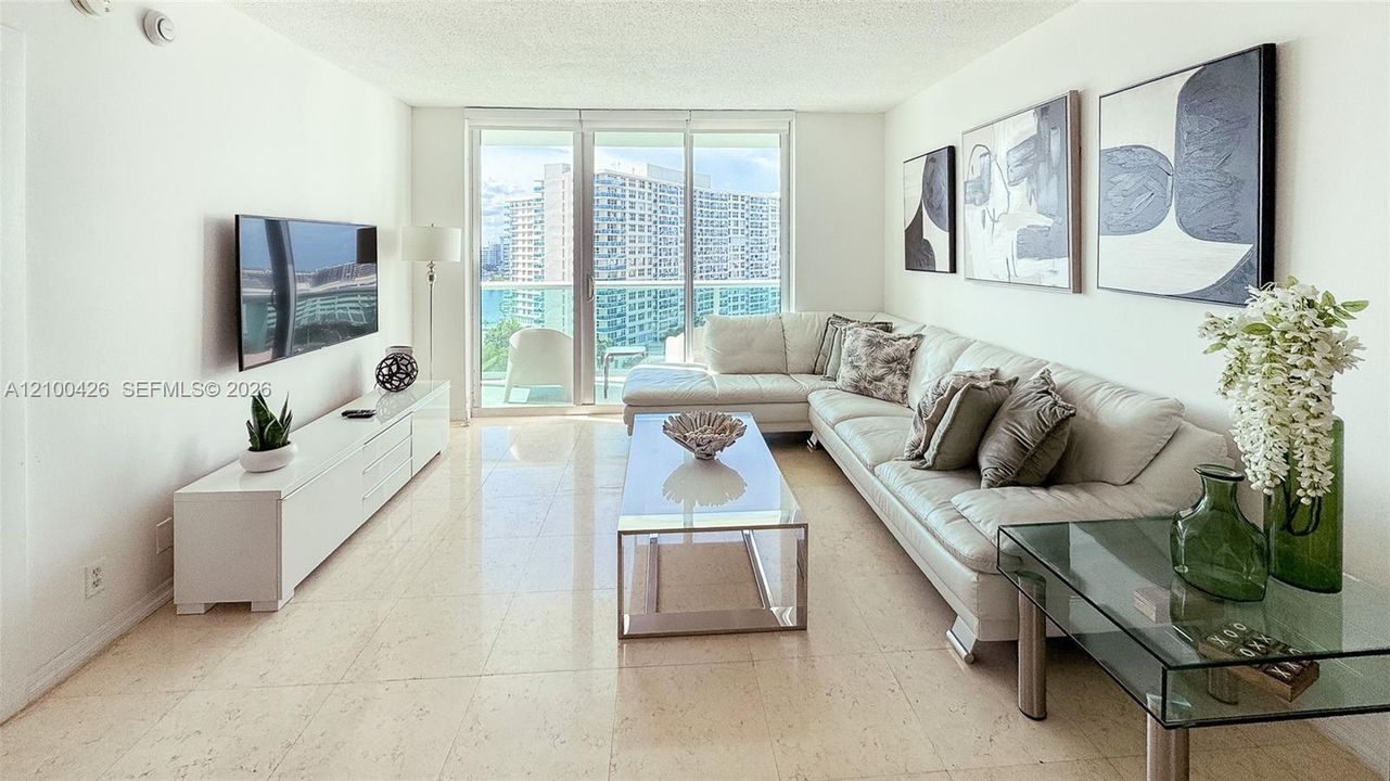For Sale: $615,000 (2 beds, 2 baths, 1176 Square Feet)
