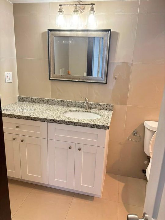 For Rent: $1,850 (1 beds, 1 baths, 700 Square Feet)