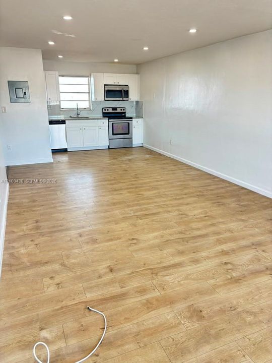 For Rent: $1,850 (1 beds, 1 baths, 700 Square Feet)