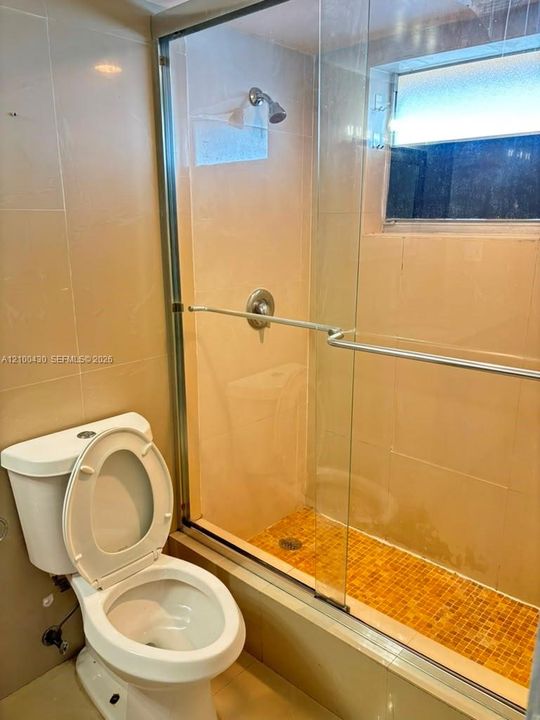 For Rent: $1,850 (1 beds, 1 baths, 700 Square Feet)