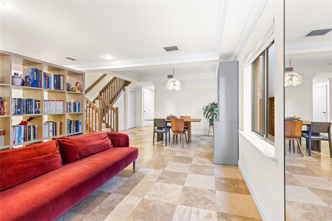 En Venta: $1,125,000 (3 camas, 2 baños, 2191 Pies cuadrados)