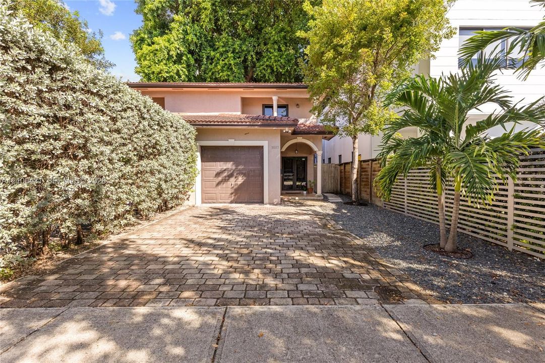 En Venta: $1,125,000 (3 camas, 2 baños, 2191 Pies cuadrados)