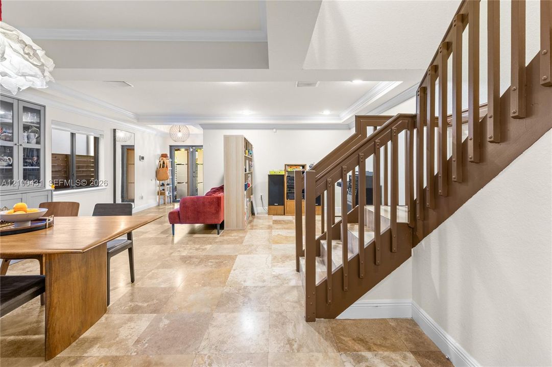 En Venta: $1,125,000 (3 camas, 2 baños, 2191 Pies cuadrados)