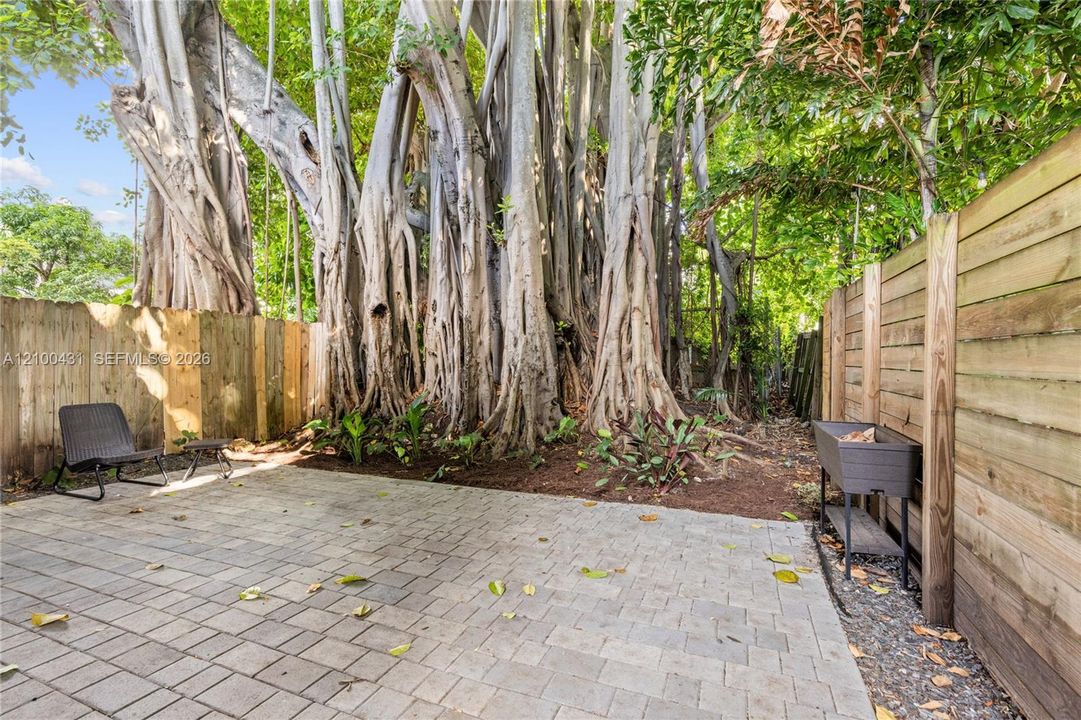 En Venta: $1,125,000 (3 camas, 2 baños, 2191 Pies cuadrados)
