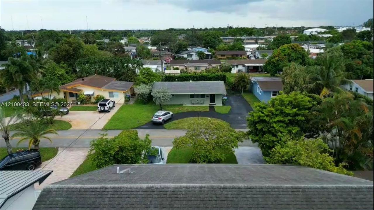 For Rent: $3,200 (2 beds, 1 baths, 897 Square Feet)