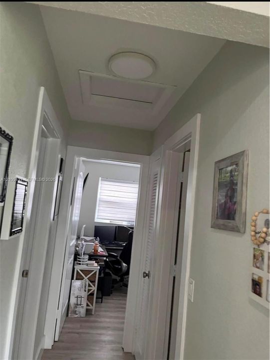For Rent: $3,200 (2 beds, 1 baths, 897 Square Feet)