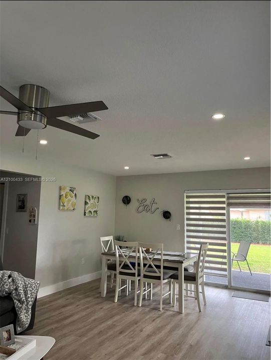 For Rent: $3,200 (2 beds, 1 baths, 897 Square Feet)