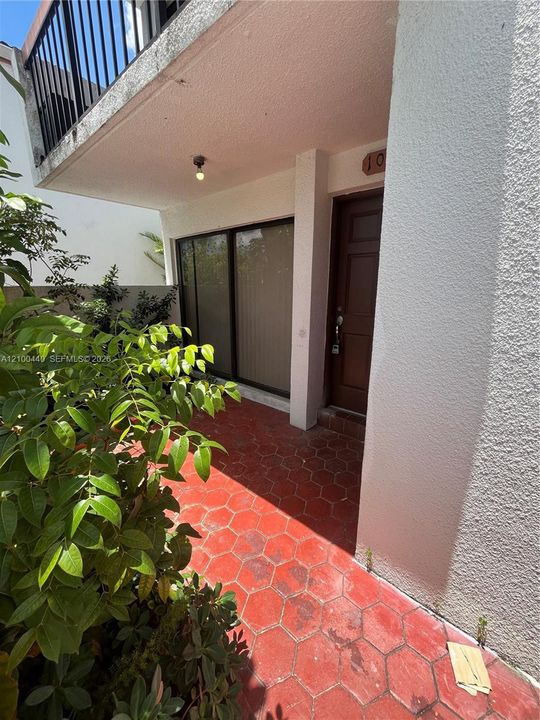 For Sale: $314,900 (2 beds, 2 baths, 847 Square Feet)