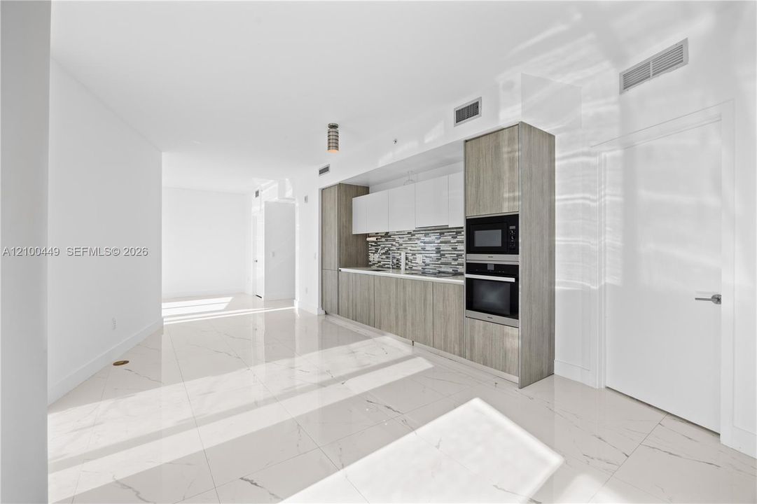 En Venta: $698,000 (1 camas, 2 baños, 944 Pies cuadrados)