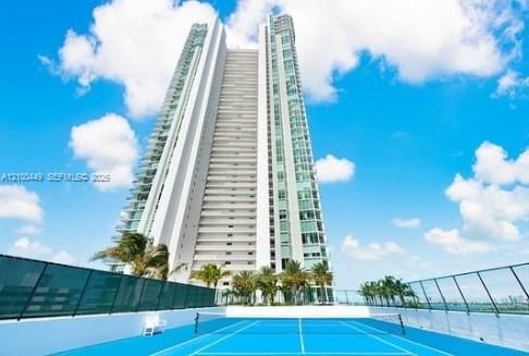 En Venta: $698,000 (1 camas, 2 baños, 944 Pies cuadrados)