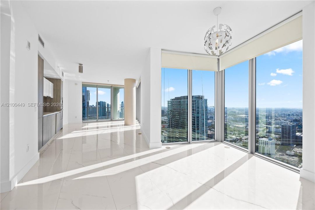 En Venta: $698,000 (1 camas, 2 baños, 944 Pies cuadrados)