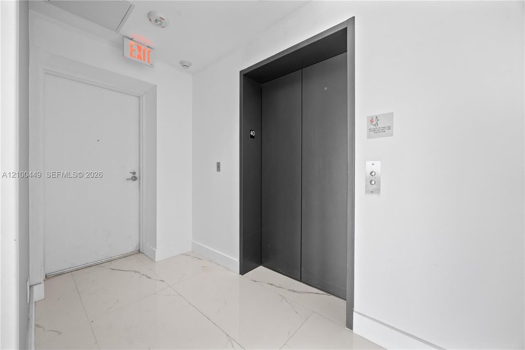 En Venta: $698,000 (1 camas, 2 baños, 944 Pies cuadrados)