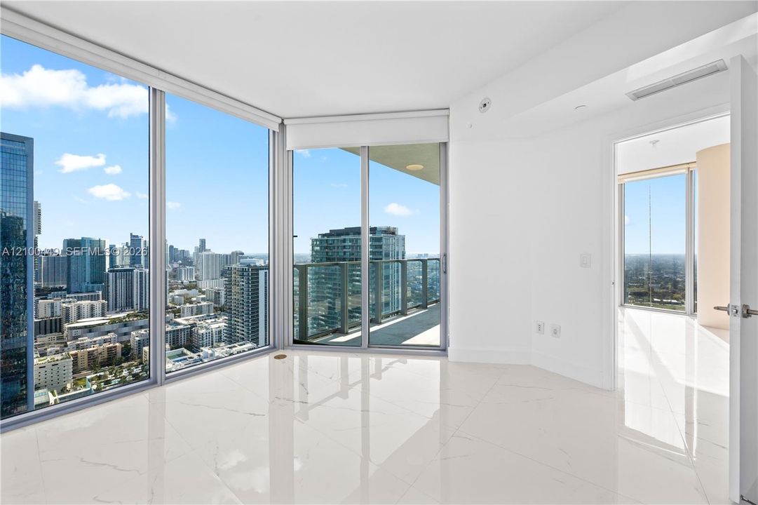 En Venta: $698,000 (1 camas, 2 baños, 944 Pies cuadrados)