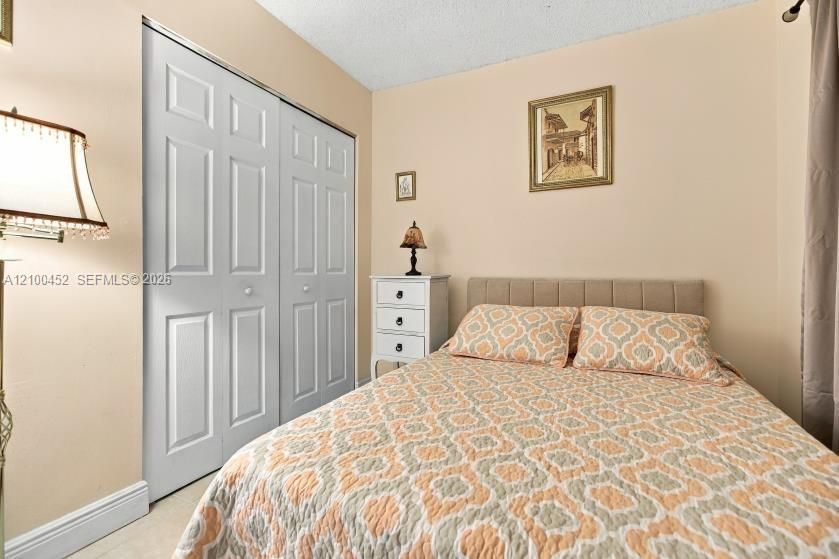 For Sale: $285,000 (3 beds, 2 baths, 1040 Square Feet)