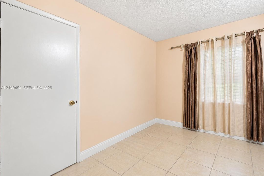 For Sale: $285,000 (3 beds, 2 baths, 1040 Square Feet)