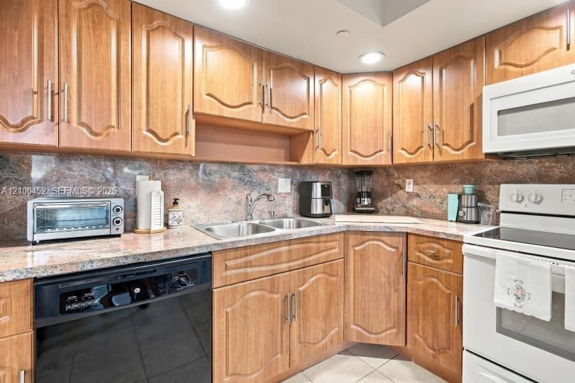 For Sale: $285,000 (3 beds, 2 baths, 1040 Square Feet)