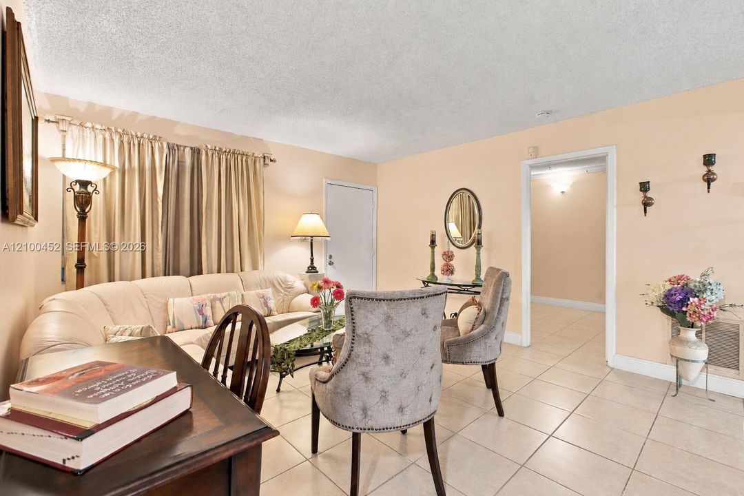 For Sale: $285,000 (3 beds, 2 baths, 1040 Square Feet)