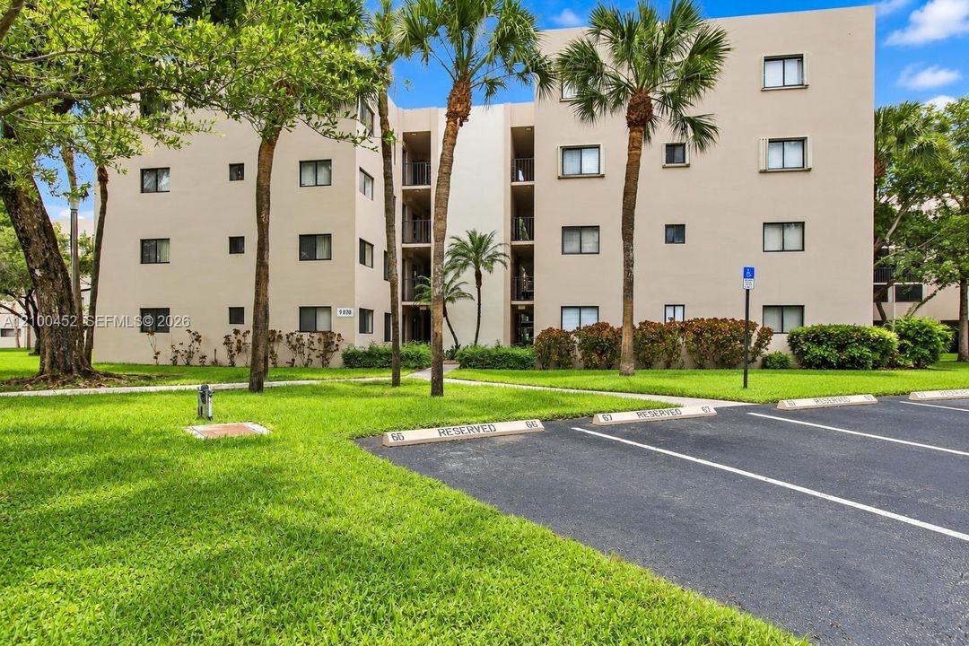 For Sale: $285,000 (3 beds, 2 baths, 1040 Square Feet)