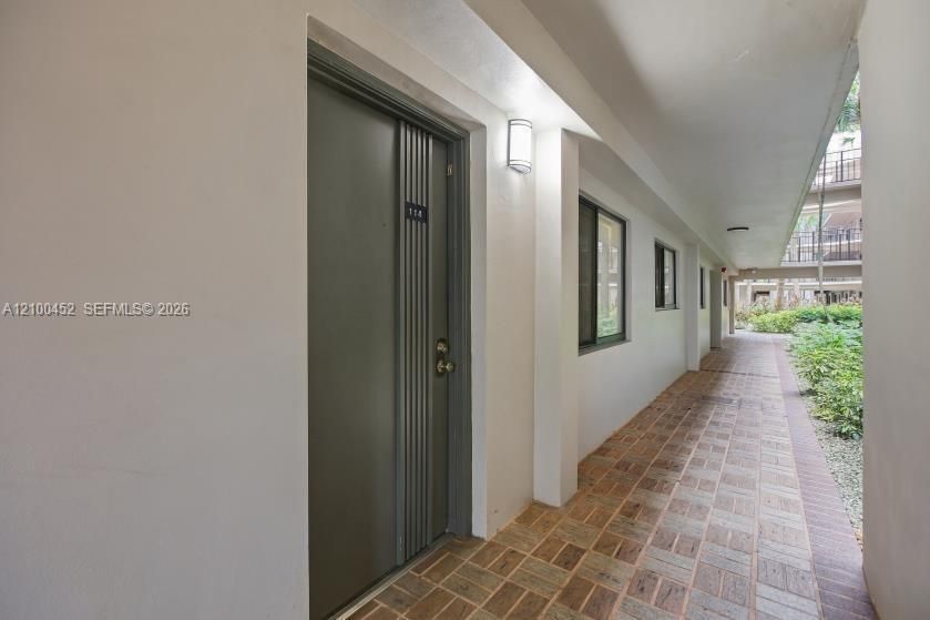 For Sale: $285,000 (3 beds, 2 baths, 1040 Square Feet)