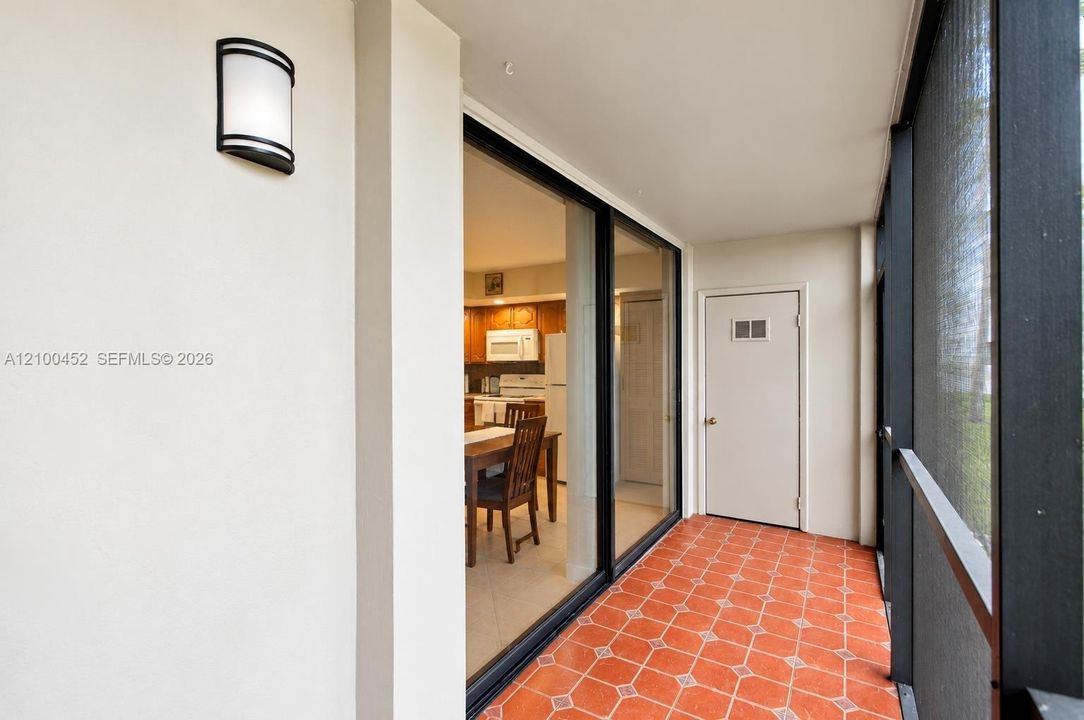 For Sale: $285,000 (3 beds, 2 baths, 1040 Square Feet)