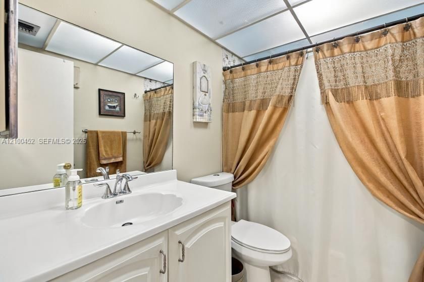 For Sale: $285,000 (3 beds, 2 baths, 1040 Square Feet)